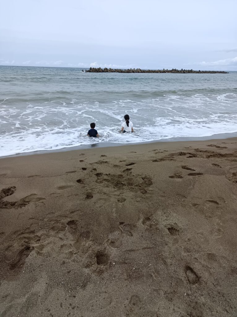 徳光パーキングエリア(下り)シャワーがあって助かった！海で波遊びしてきた！